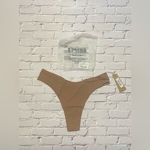 5 new in bag skims thongs size medium